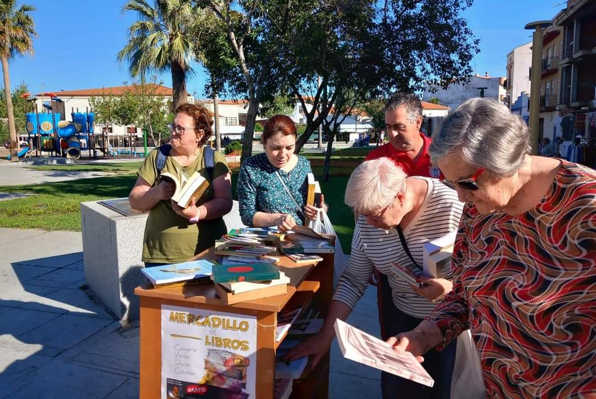 La biblioteca sale a la calle por la Semana del Libro