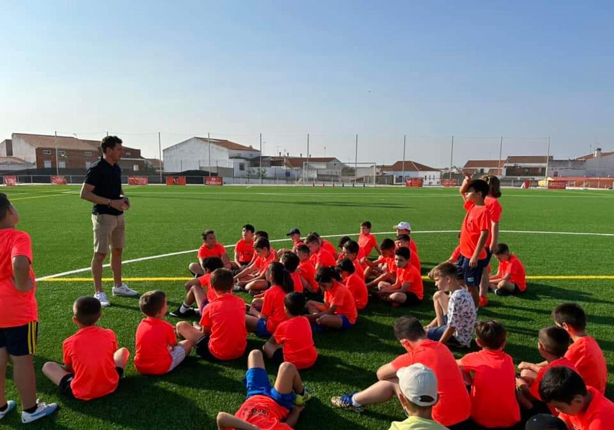 El Campus Lolo Cartón recibe la visita de Patri, segundo entrenador del CF Getafe