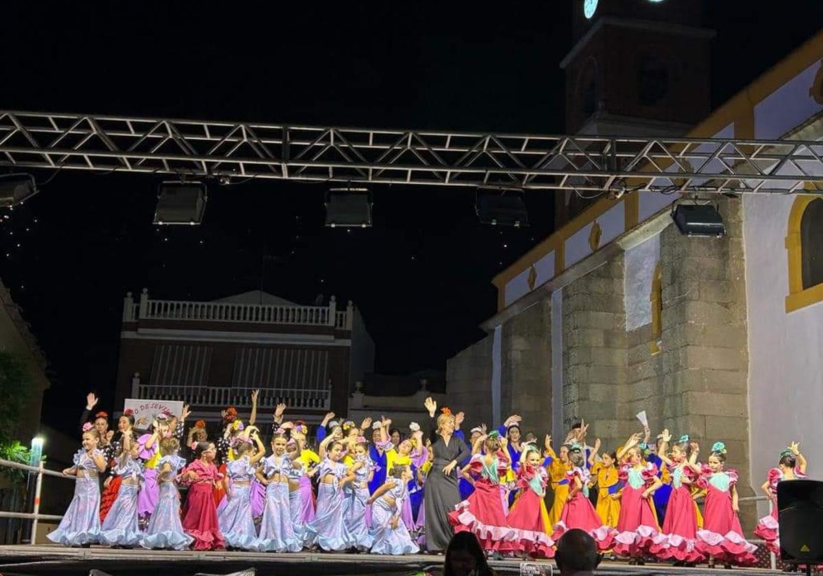 Fin de curso flamenco en la Plaza de Españaa todos los
