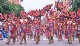 La comparsa «Los Legendarios» deslumbran en el Carnaval de Badajoz