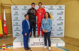 Diego Manuel Cáceres, doble medalla en el Campeonato de España de karate