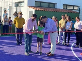 Quintana inaugura por todo lo alto la pista polideportiva
