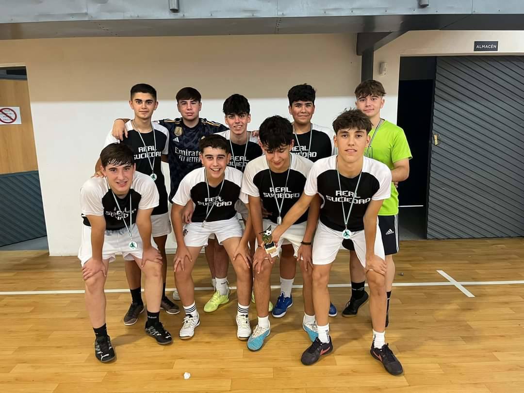 Más de un centenar de niños participan en el maratón de fútbol sala