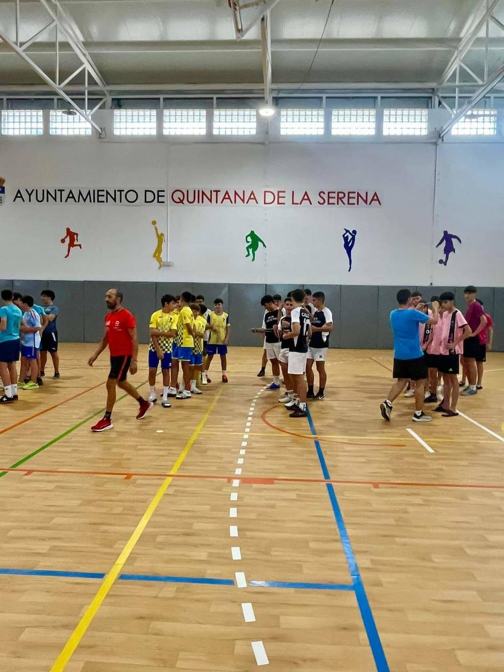 Más de un centenar de niños participan en el maratón de fútbol sala