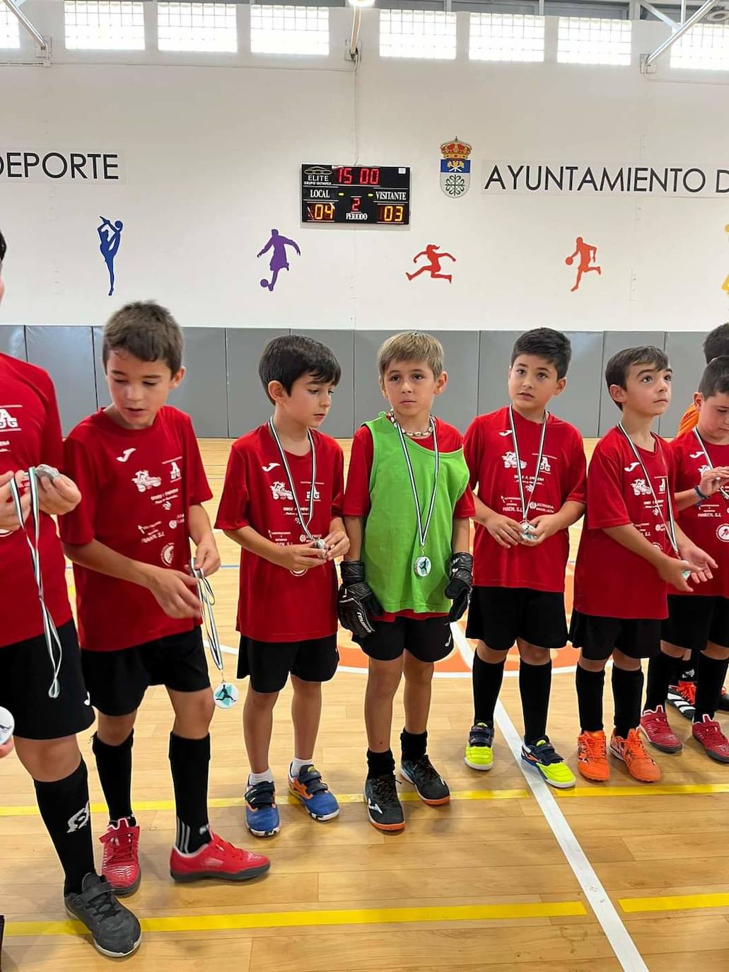 Más de un centenar de niños participan en el maratón de fútbol sala