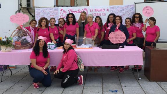 Las alumnas tras finalizar la rifa 