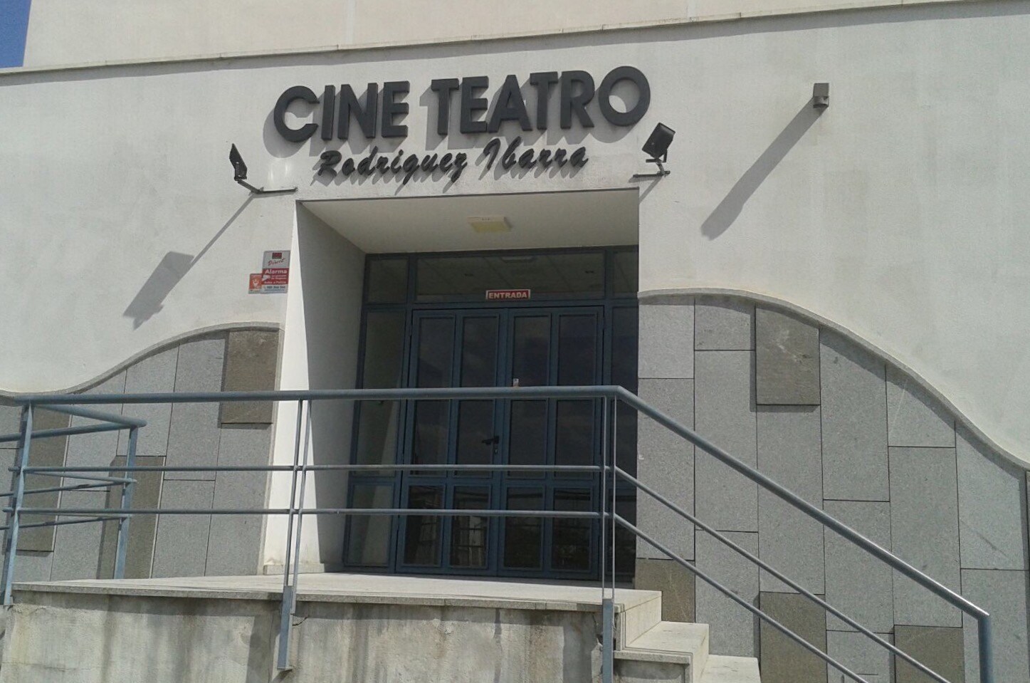 Fachada del cine teatro 