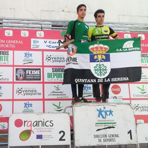 Francisco Gilgado, a la derecha, en la Trail Cumbres Hurdanas 