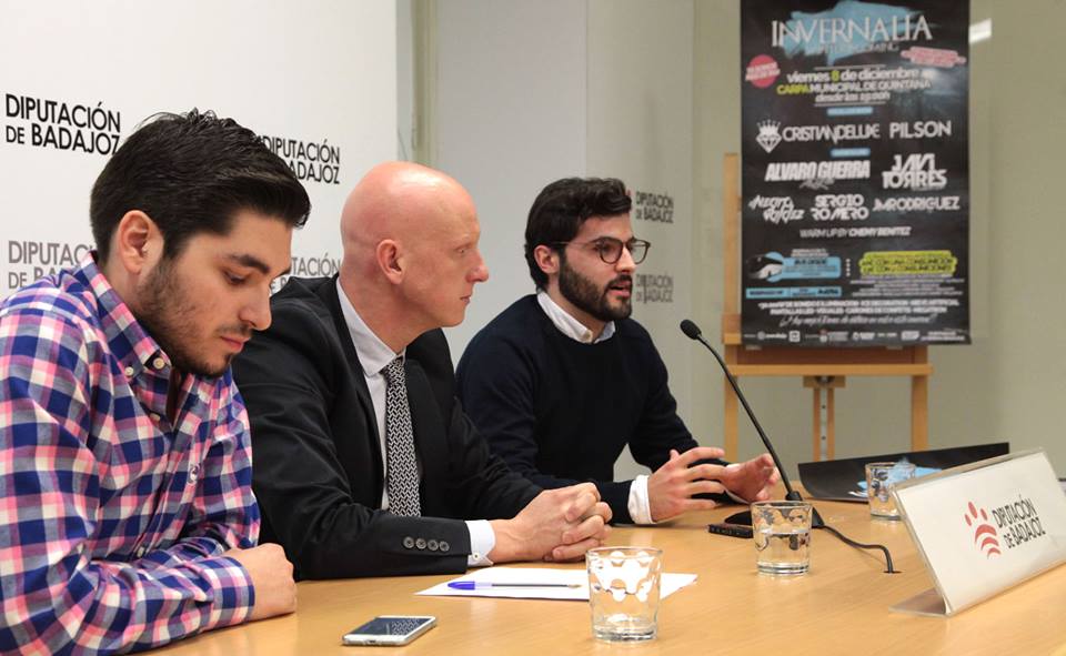 El alcalde de la localidad y los promotores del festival en la Diputación de Badajoz 