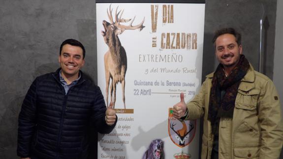 El concejal de Cultura, Raimundo Dávila y el presidente de la Federacion Ext. de Caza, José María Gallardo 