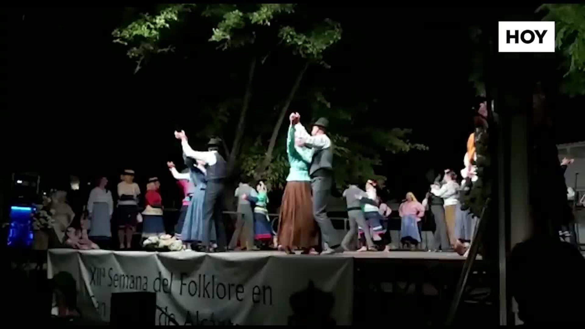El parque de España se llena de folklore