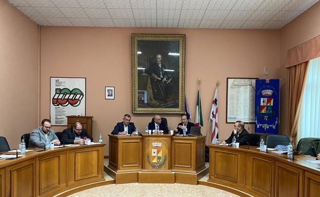 Imagen principal - Varios momento de la asistencia sanvicenteña a la celebración de la Comisión Ejecutiva de Retecork. 