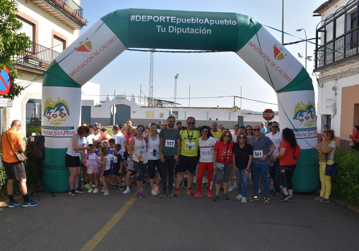 Participantes de la carrera solidaria.