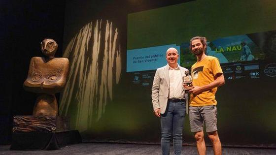 San Vicente entrega el premio del público y 800 euros al corto catalán 'La Nau'