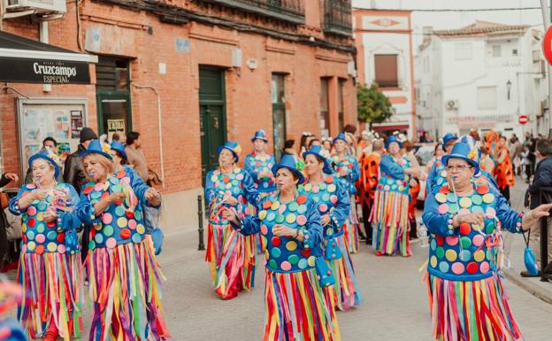 Imagen principal - San Vicente celebra con ganas su Carnaval 2023