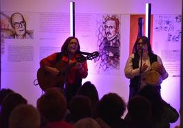 Actuación de Las Mellis en el Museo del Corcho.