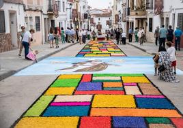 Unas de las alfombras que vistieron el año pasado las calles.