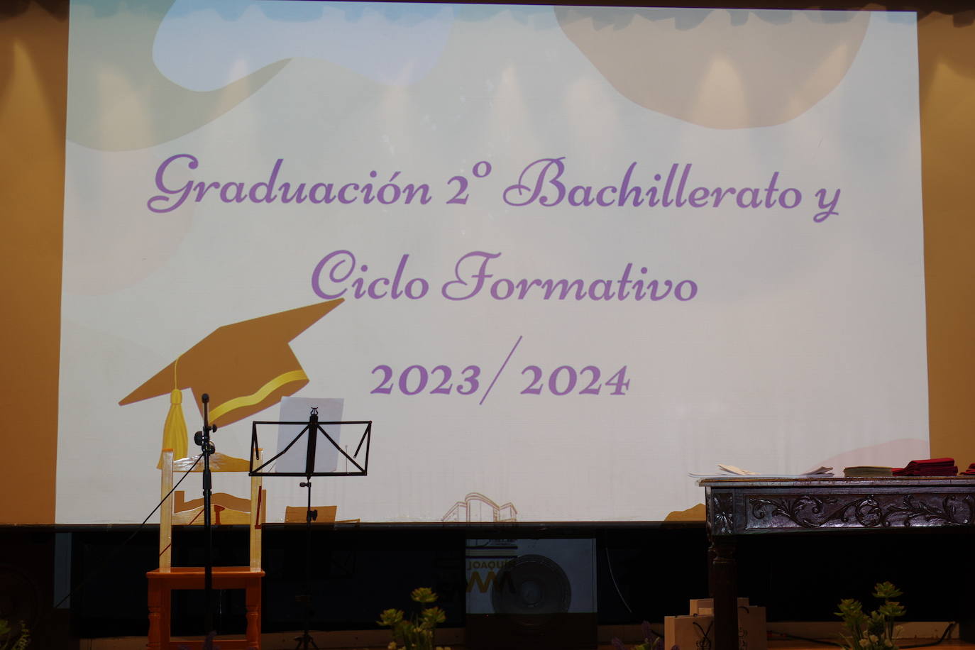 Graduados los alumnos de bachillerato y ciclo del instituto Joaquín Sama (II)