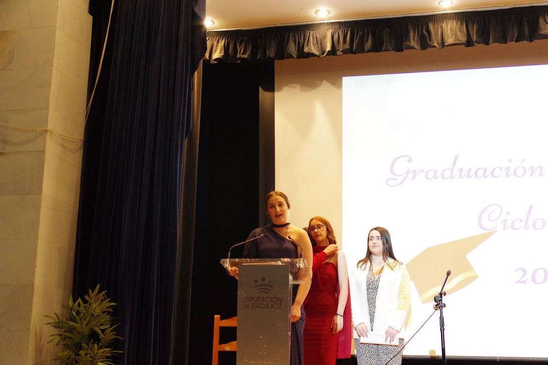 Graduados los alumnos de bachillerato y ciclo del instituto Joaquín Sama (II)