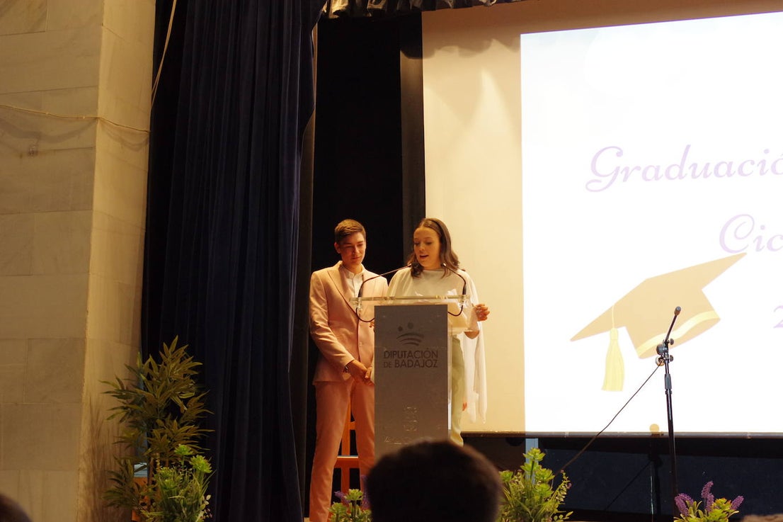 Graduados los alumnos de bachillerato y ciclo del instituto Joaquín Sama (II)