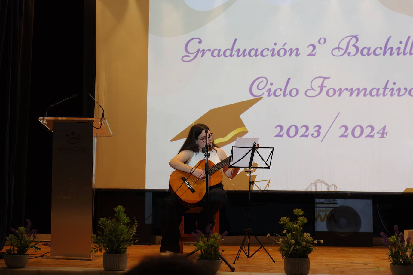 Graduados los alumnos de bachillerato y ciclo del instituto Joaquín Sama (II)