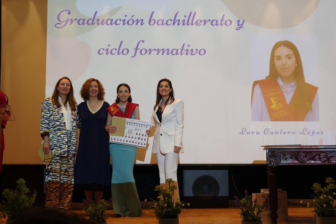 Graduados los alumnos de bachillerato y ciclo del instituto Joaquín Sama (II)
