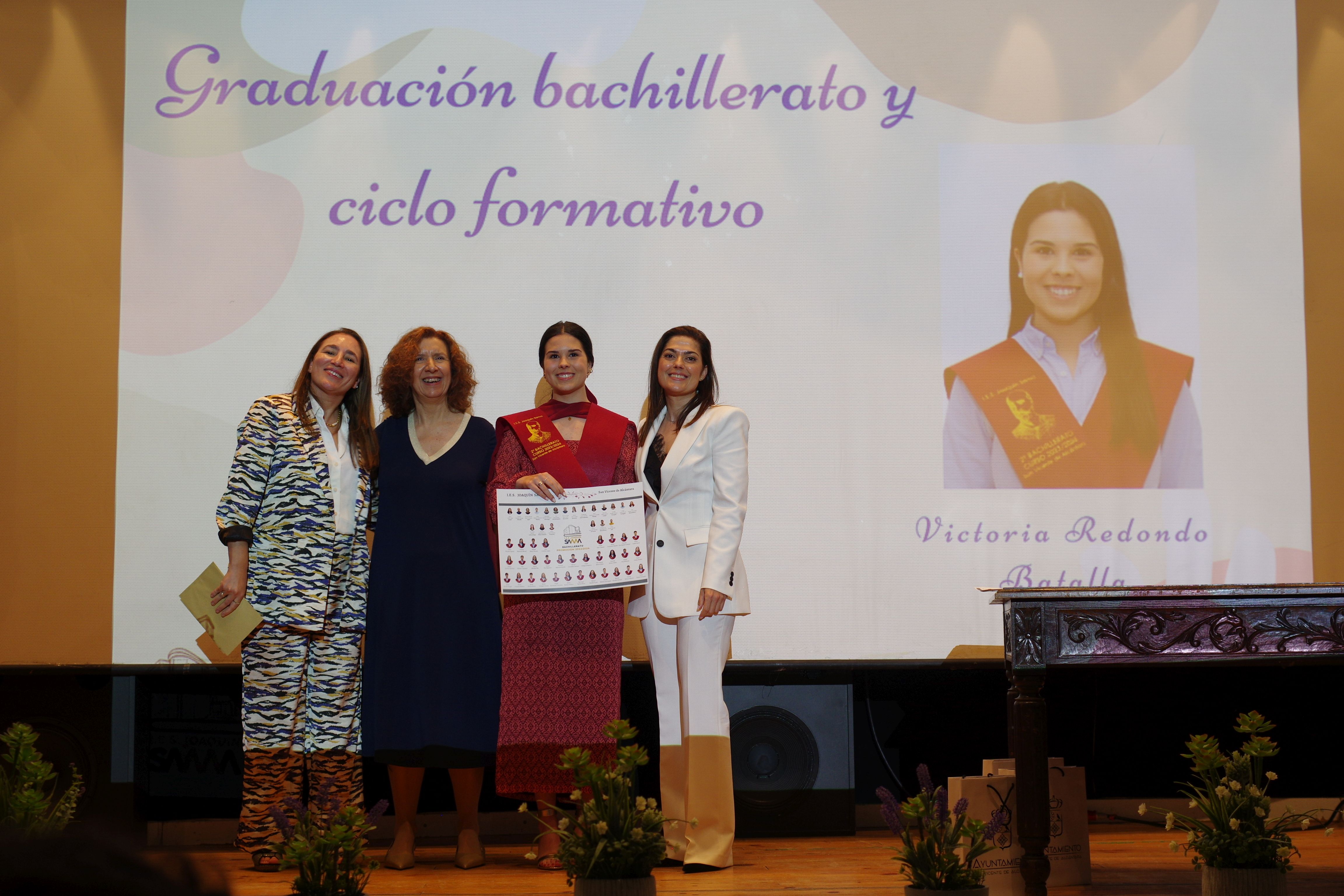 Graduados los alumnos de bachillerato y ciclo del instituto Joaquín Sama