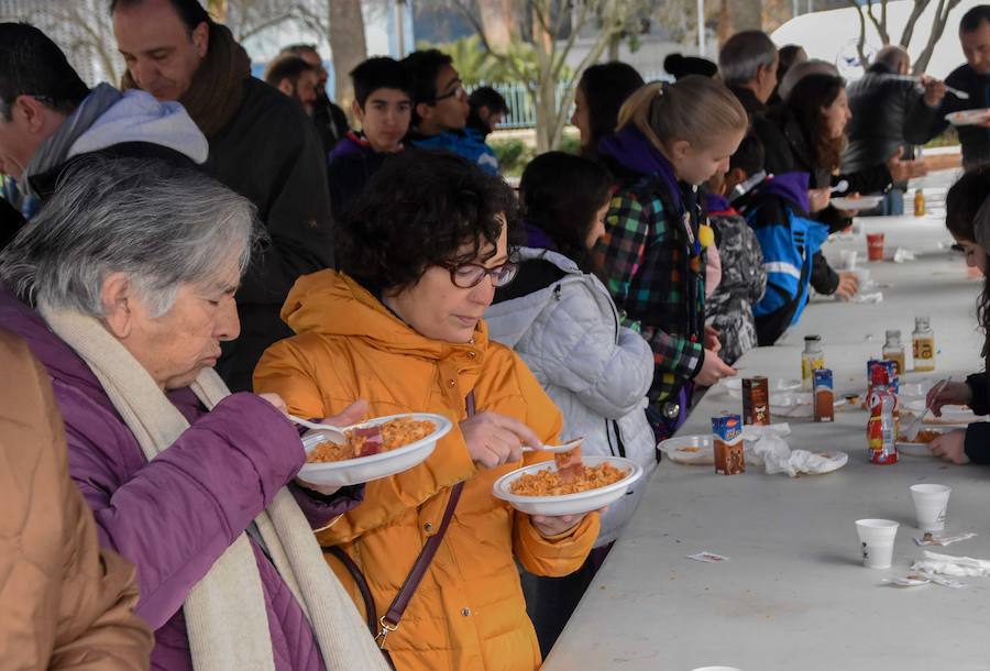 La lluvia que cayó a última hora de la mañana redujo la participación en el evento
