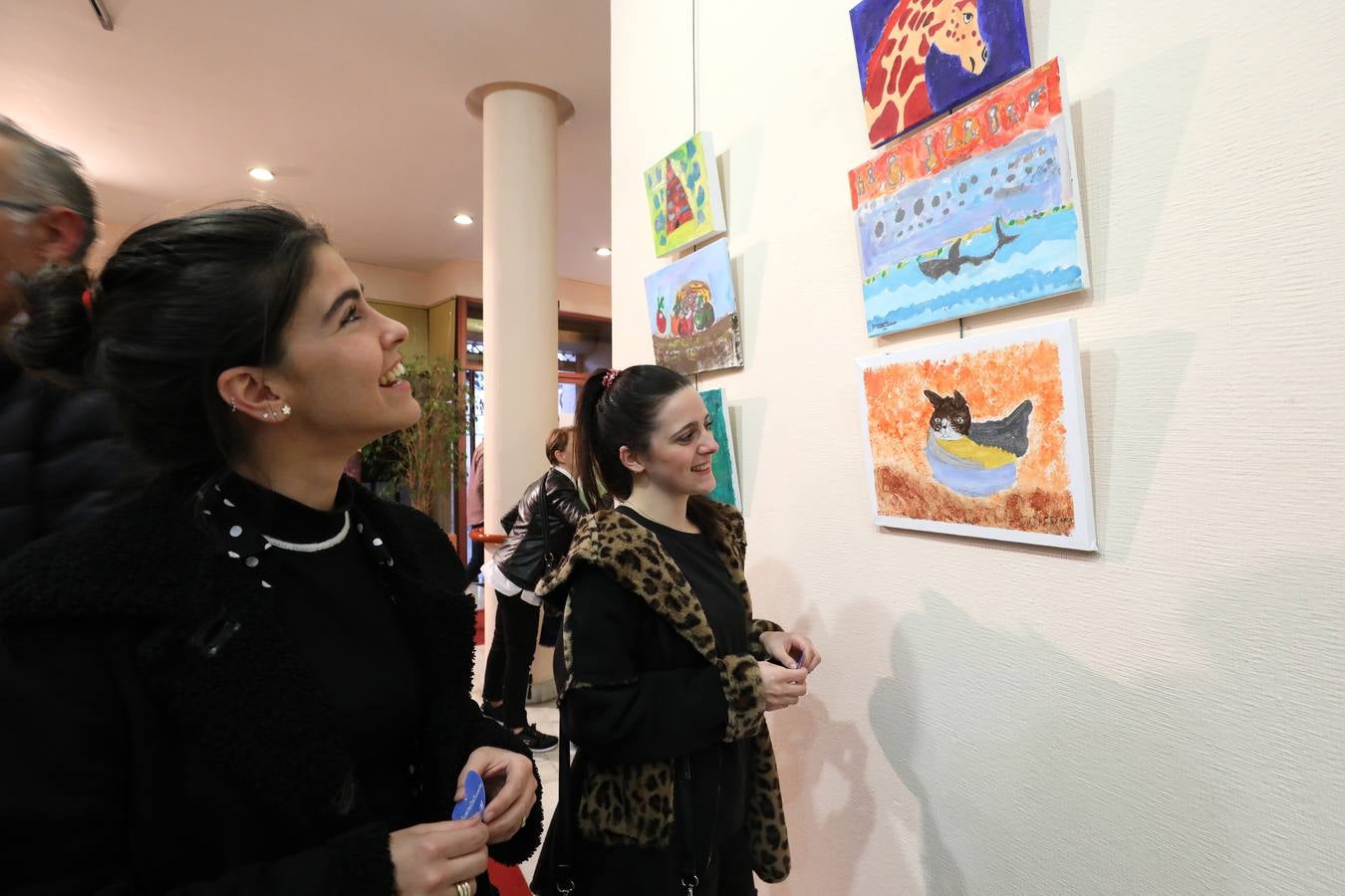 El centro cultural Santo Domingo acoge hasta el 14 de abril una muestra de arte de Down Mérida 'Igual-Arte. Todos los trazos tienen su color' es el resultado, tras más de un año de trabajo, del esfuerzo y la creatividad de los componentes que conforman el taller de pintura de Down Mérida.