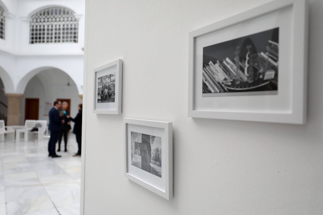 Fotos: El patio de la Asamblea de Extremadura acoge la exposición 'La revelación de la empatía'