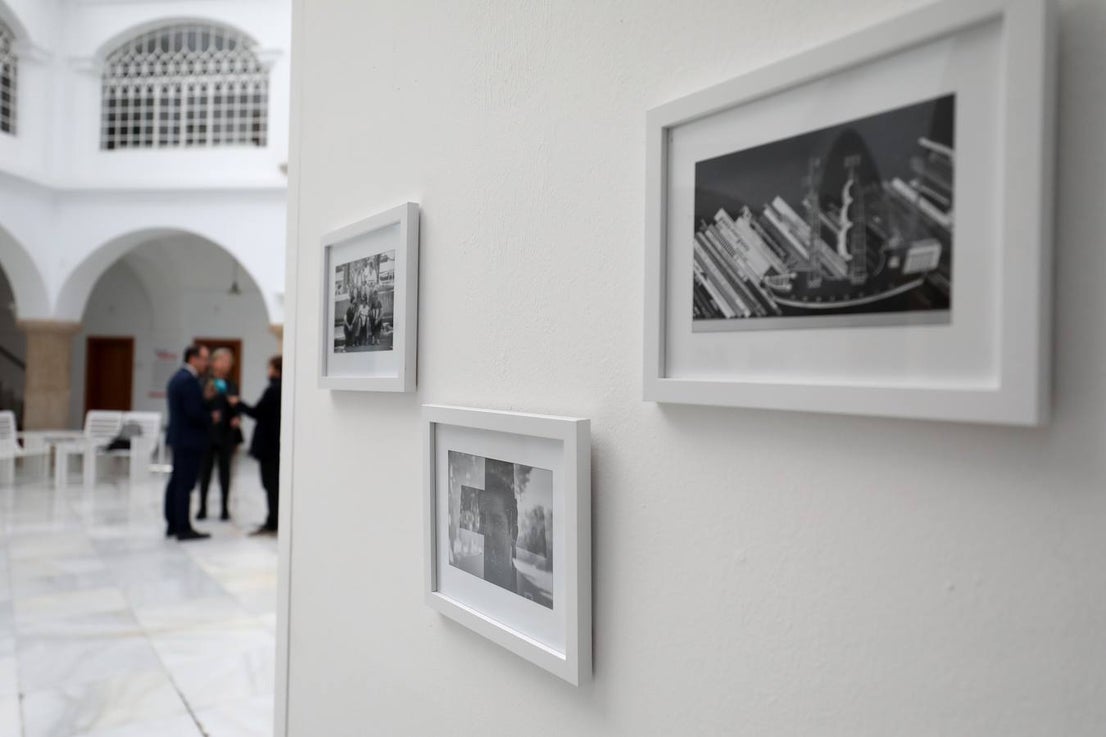 Fotos: El patio de la Asamblea de Extremadura acoge la exposición 'La revelación de la empatía'
