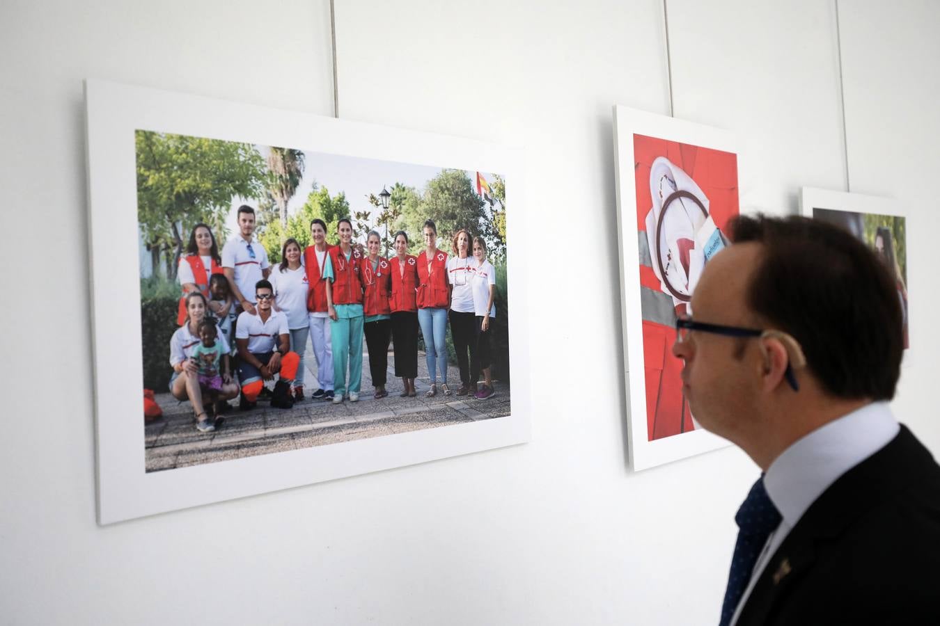 Fotos: El patio de la Asamblea de Extremadura acoge la exposición 'La revelación de la empatía'