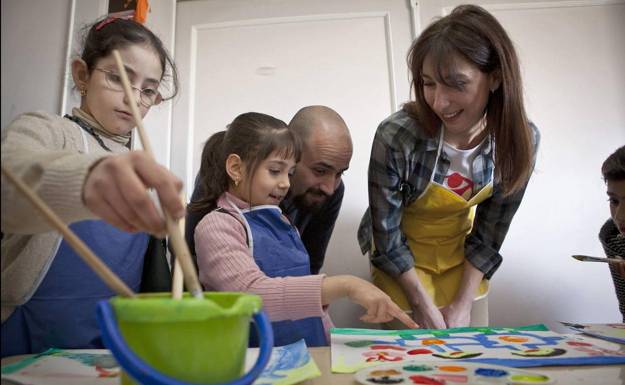 Foto de archivo de un programa de ayuda a niños en riesgo de exclusión de Save the Children.