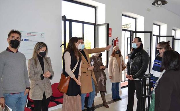 Los arquitectos responsables del Plan de Accesibilidad han sido los encargados de guiar la visita a dichas instalaciones 