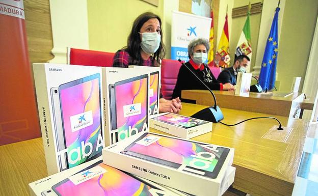 La Fundación Secretariado Gitano recibió el pasado mes 7.000 euros de la entidad, destinados a la compra de 35 tablets.