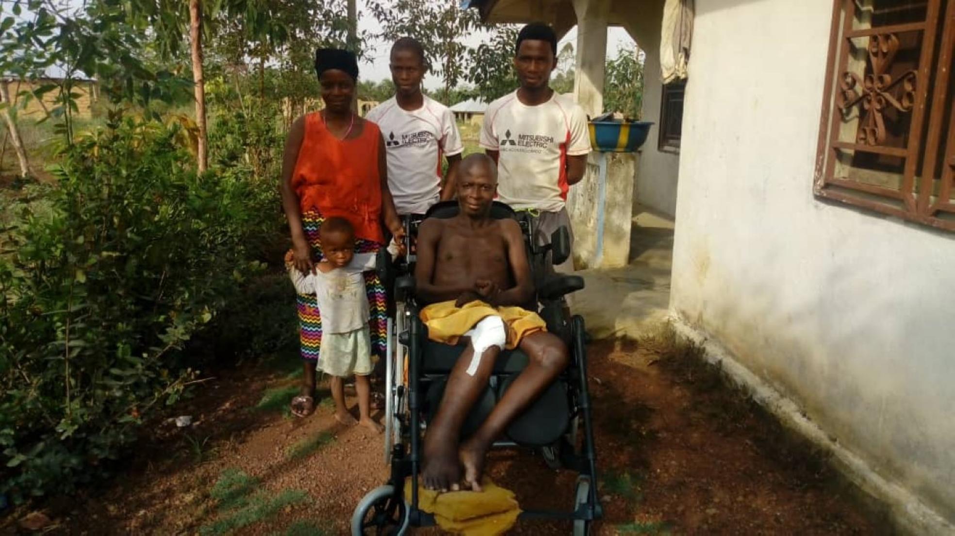 Una silla enviada desde Badajoz cambia la vida de Bundu