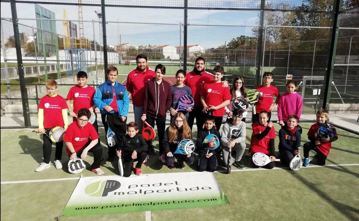 Malpartida cuenta con una de las escuelas de pádel adaptado de la región.