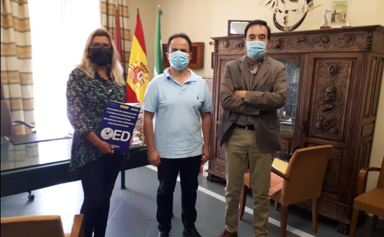  Manuel Gómez Rodríguez, alcalde de Montijo en un acto. 