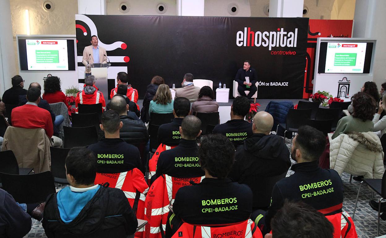 Bomberos del CEPEI durante una de las actividades de estas jornadas 
