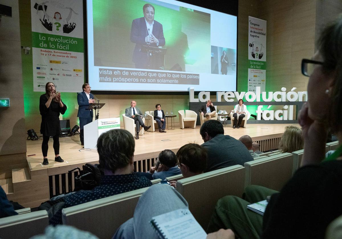 Vara destaca los avances en accesibilidad para comprender mejor a las personas con discapacidad