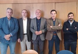 El nuevo presidente, Pedro Calderón (medio)