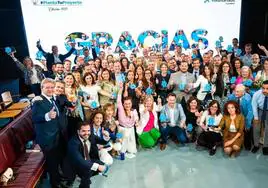 CaixaBank ayuda con 6.000 euros a la Asociación de Zooterapia de Extremadura para proyectos solidarios