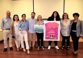 Momento de la entrega del cheque.