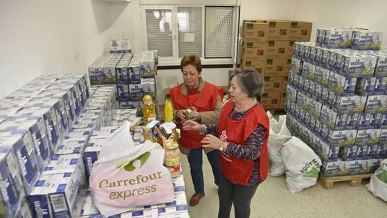 Cáritas abre un almacén solidario de alimentos en la barriada pacense de San Roque