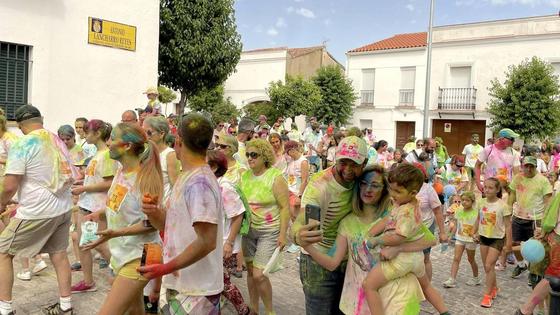 La carrera 'The Color Run Monesterio' recauda hoy fondos para Aoex