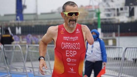 El triatleta Kini Carrasco gana el Premio Espiga del Deporte 2023 de Caja Rural de Extremadura
