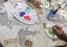 Un usuario del proyecto 'Alianza Antisoledad' participa en una de las actividades.