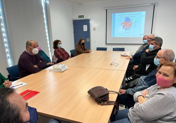 Participantes en uno de los talleres de Fadex en la región