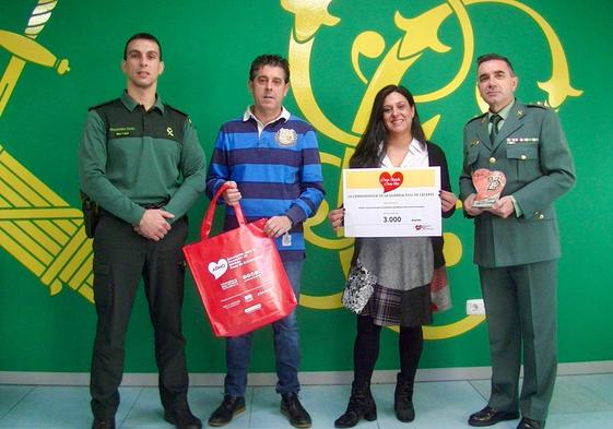 La Guardia Civil dona 3.000 euros a la Asociación para la Donación de Médula Ósea de Cáceres