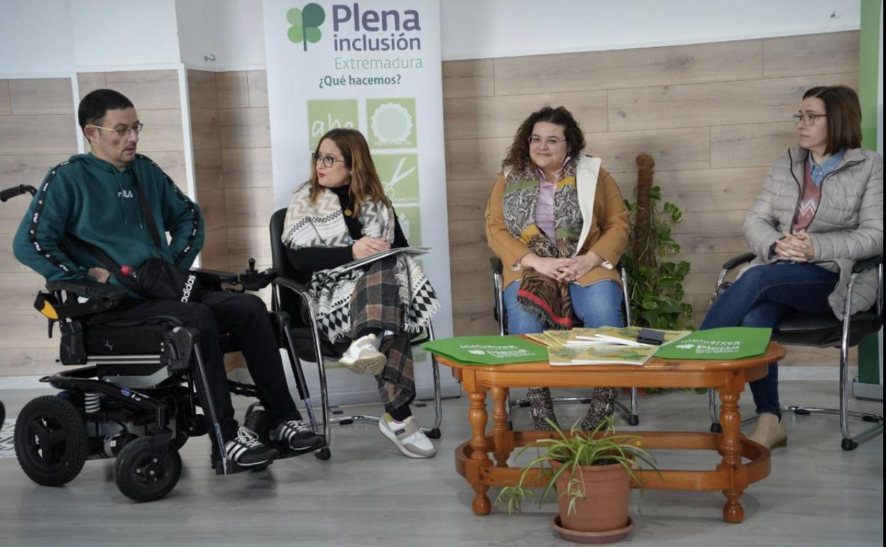 El libro 'Otros caminos' recoge experiencias y testimonios de familias de niños con discapacidad de Inclusives